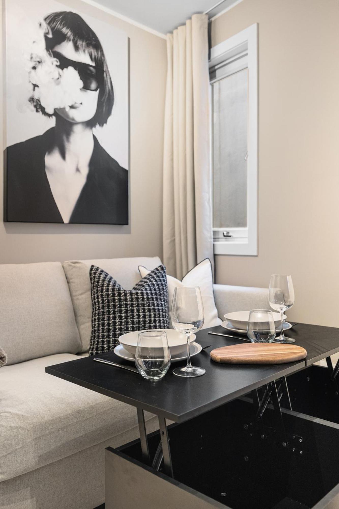 King Bed - Renovated 2024 - 2Br Behind Bryggen Appartement Bergen Buitenkant foto